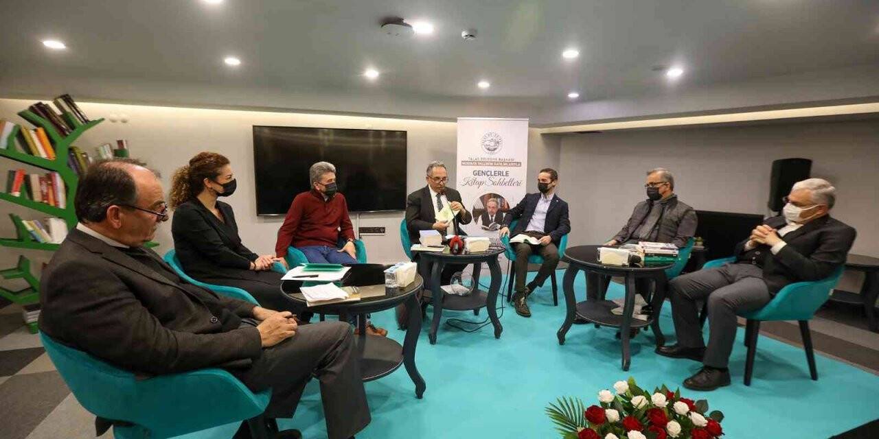 Talas’ta kitap sohbetleri ’geçmişten geleceğe’ uzandı