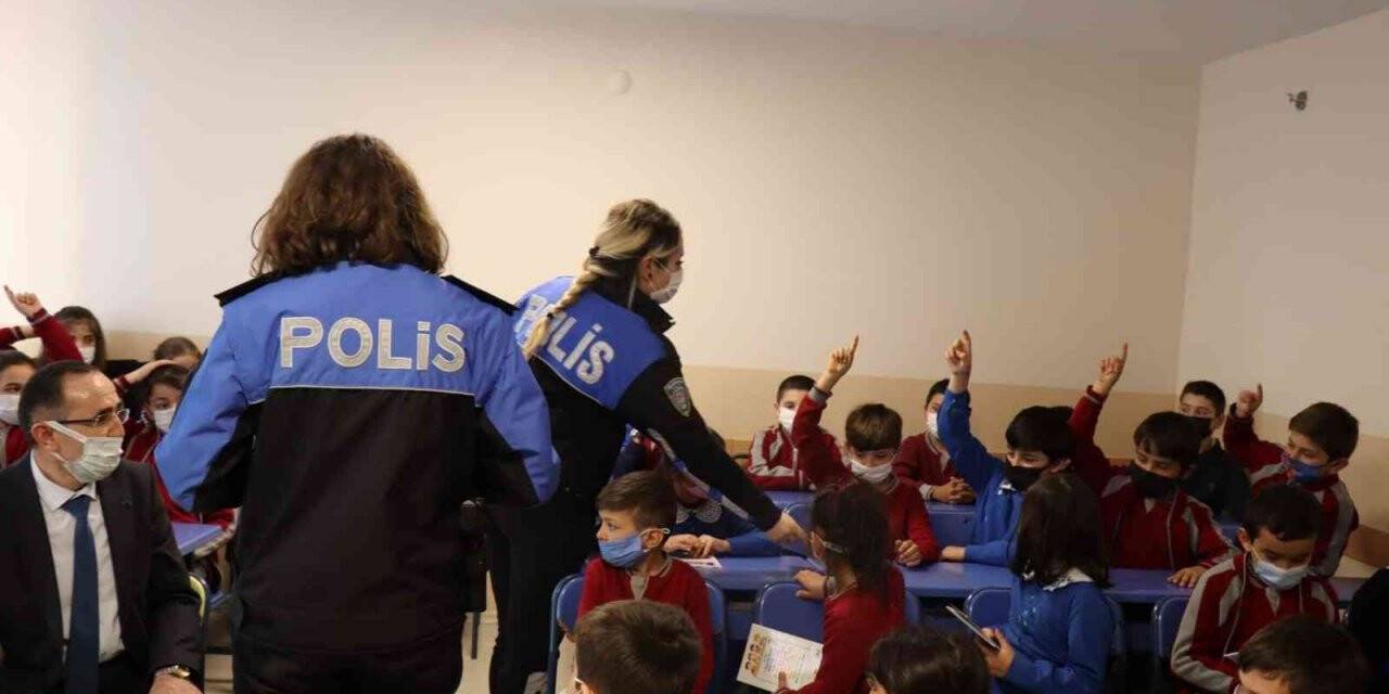 “Hayata Renk Verelim” projesi kapsamında 210 öğrenciye eğitim verildi