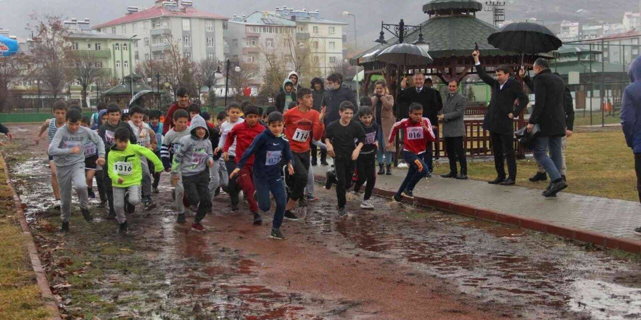 Solhan’da 113 sporcu şampiyonluk için yarıştı