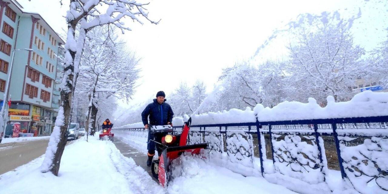 Kastamonu Belediyesi 95 personel ile karla mücadele ediyor