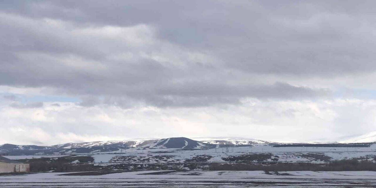 Kars’ta karlar erimeye başladı