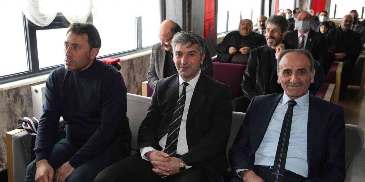 Ayhan, muhtarlarla buluştu