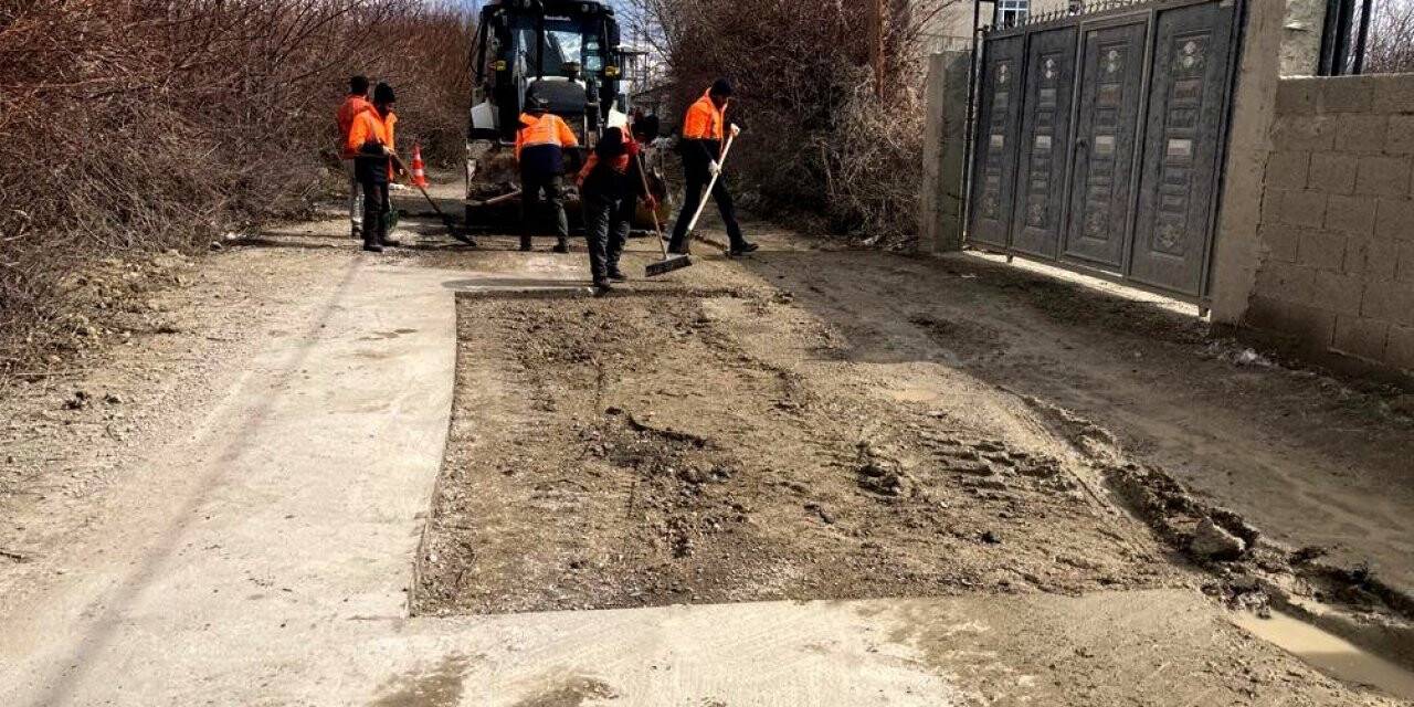 Van’da yol onarım çalışması