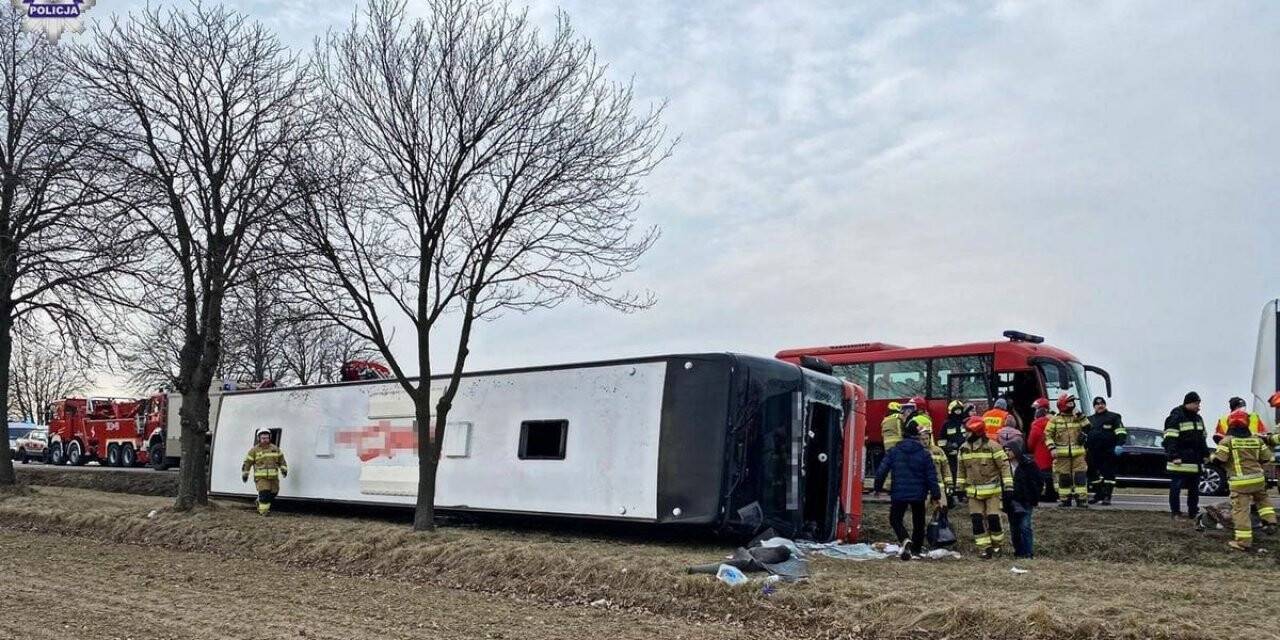 Polonya’da Ukraynalı mültecileri taşıyan otobüs kaza yaptı: 6 yaralı