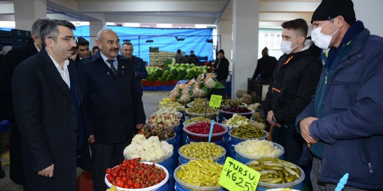 Başkan Yılmaz Sıracevizler pazar esnafı ile buluştu
