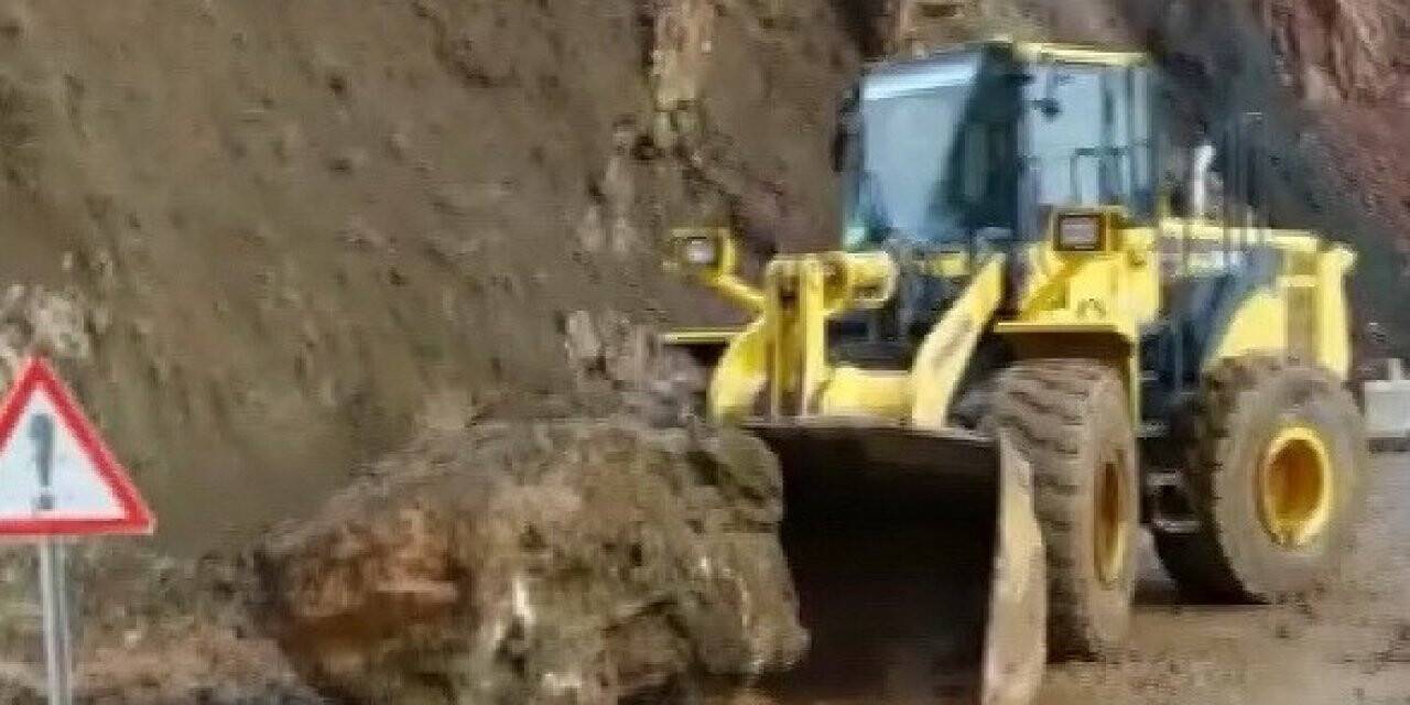 Yağışlar köprünün hasar görmesine neden oldu