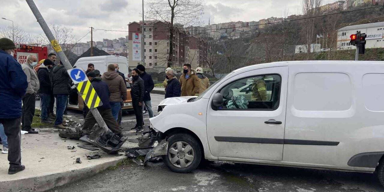 Gaziosmanpaşa’da kırmızı ışık ihlali; 3 yaralı