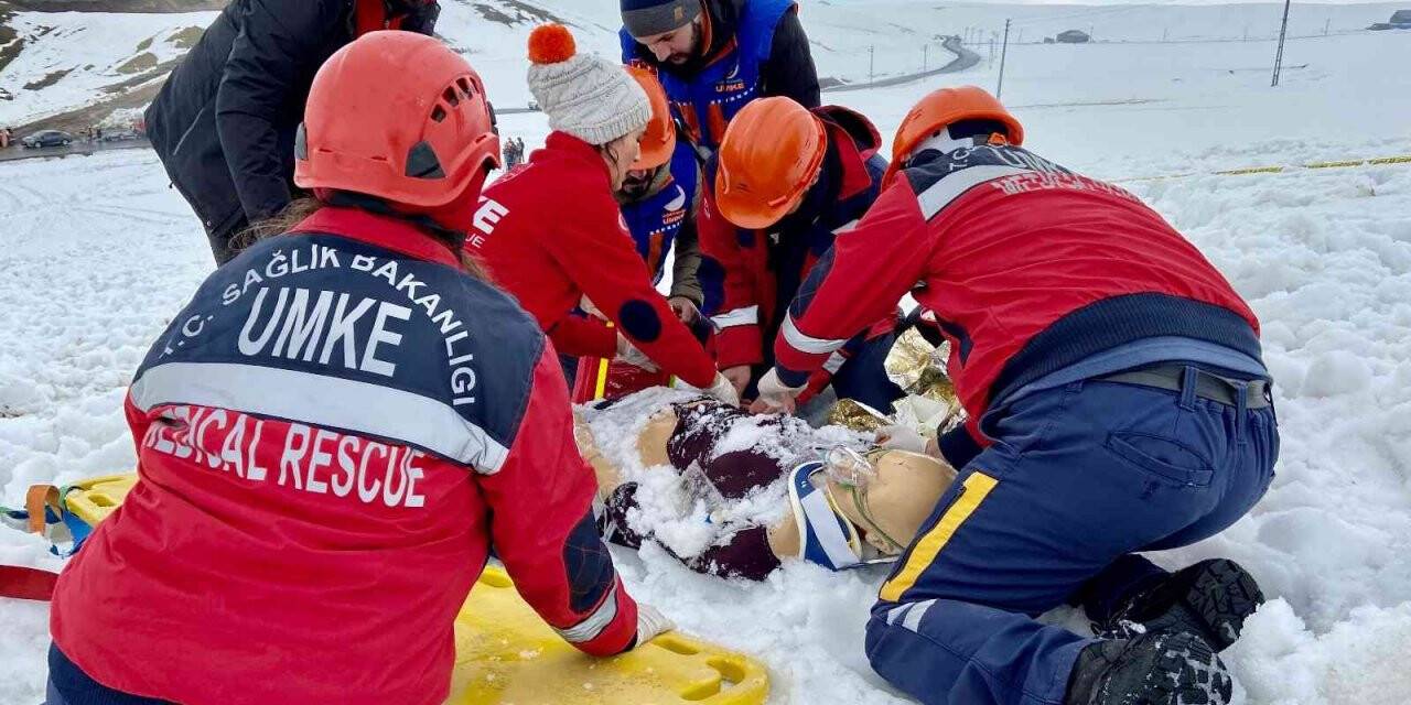 Ağrı’da çığ tatbikatı gerçeği aratmadı