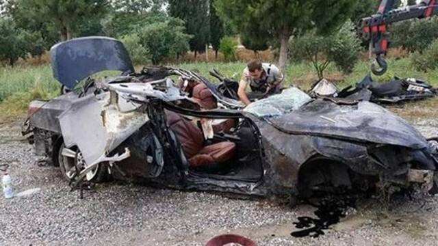 Foça'da kaza: 2 ölü, 1 yaralı