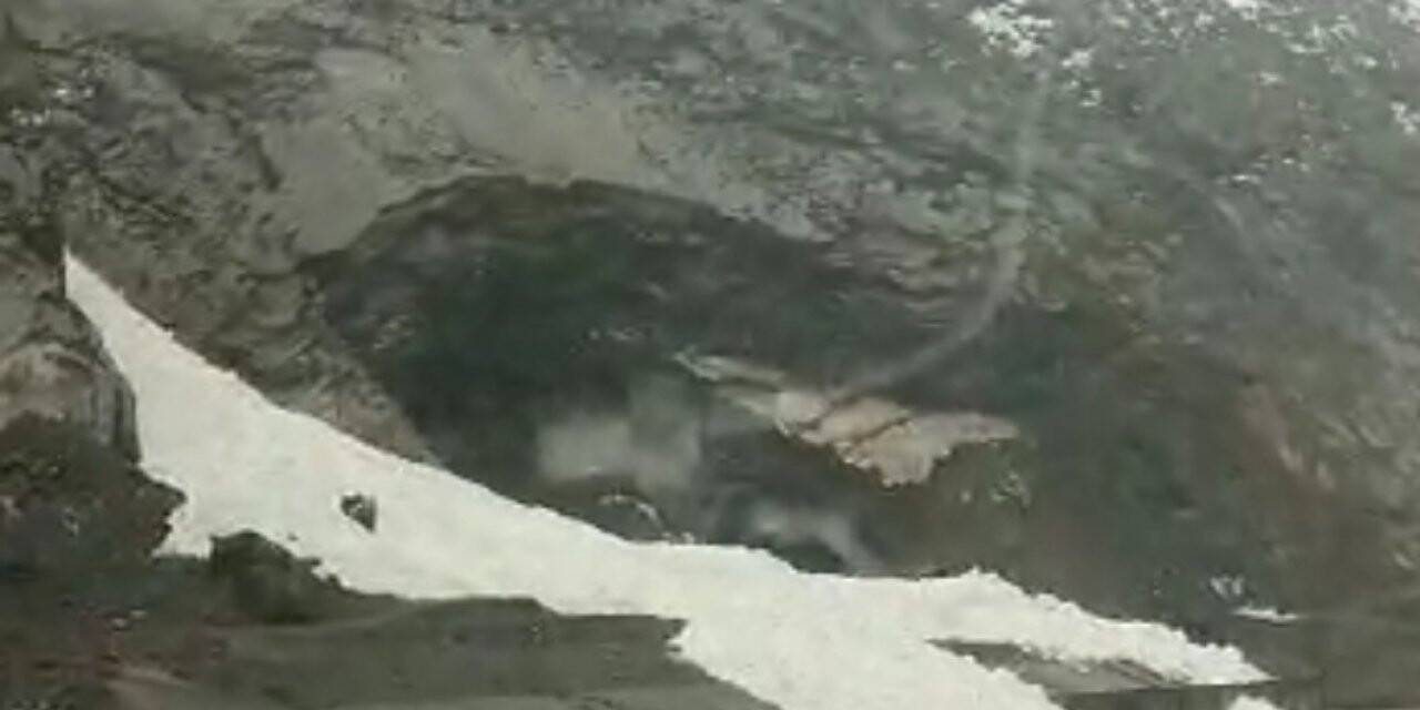 Kar tünelleri olası çığ faciasını önledi