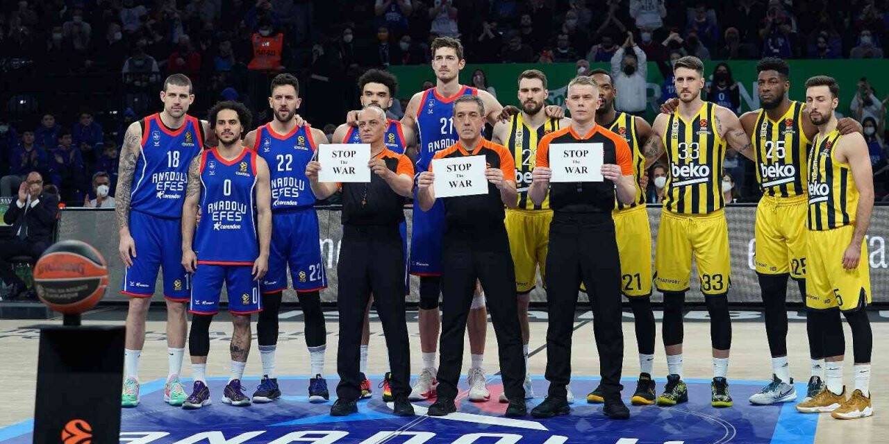Anadolu Efes - Fenerbahçe maçında "Savaşı durdurun" mesajı