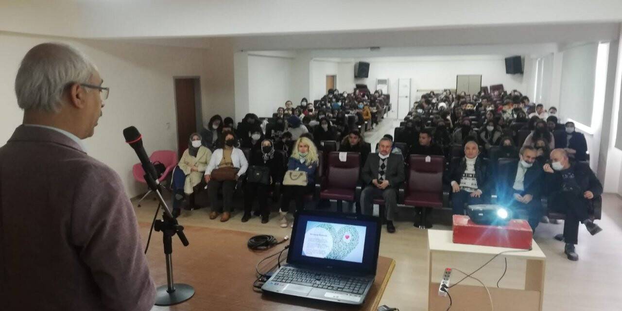 Prof. Dr. Fatih Satıl öğrencilere Şifalı Bitkileri anlattı