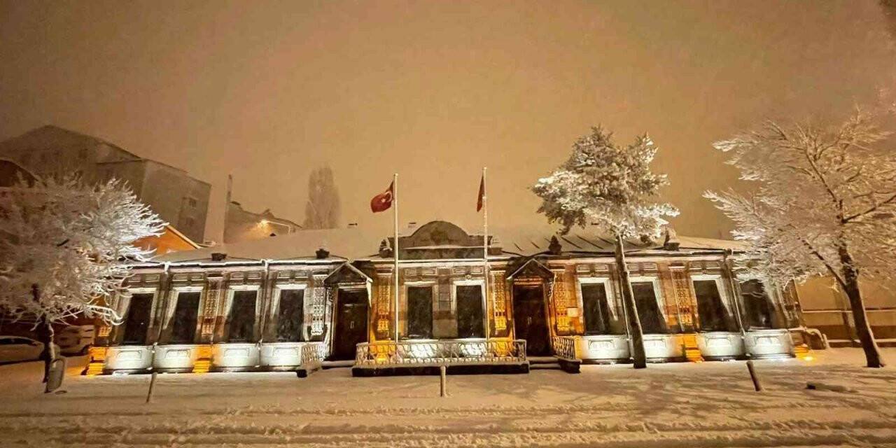 Mart ayında lapa lapa kar yağdı, Ardahan yeniden beyaza büründü