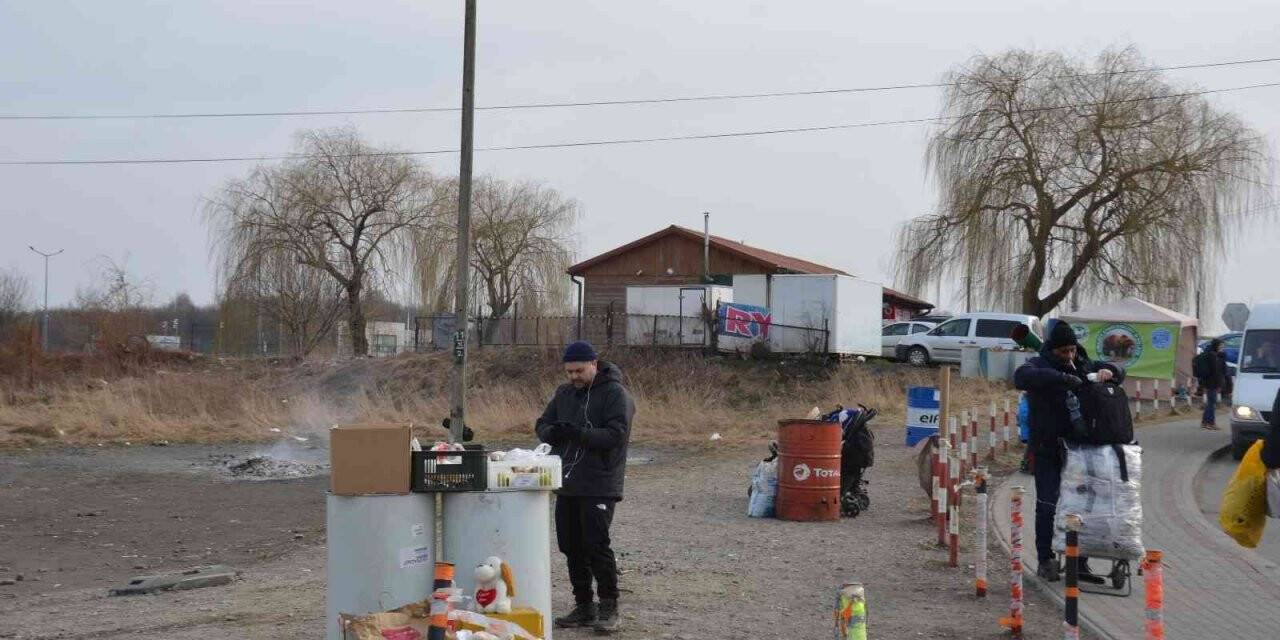 Ukraynalı sığınmacıların Polonya’daki Medika Sınırı Kapısı’ndan geçişleri sürüyor