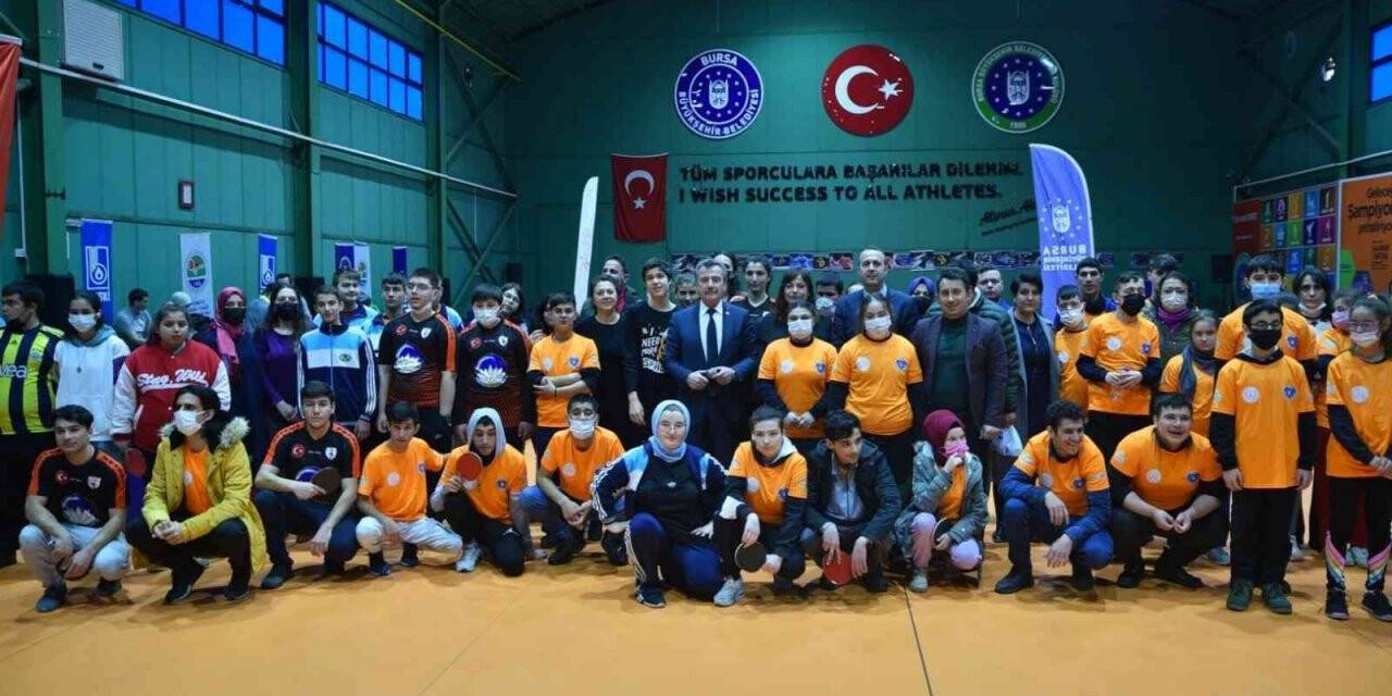 Bursa’da masa tenisinde özel buluşma
