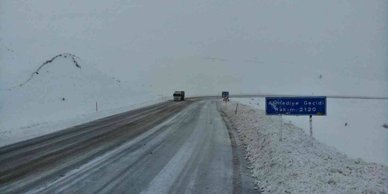 Erzincan’a kış geri döndü