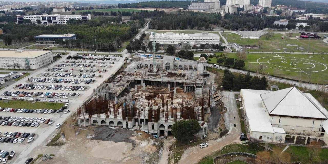 Bursa’nın görkemli camisinde kaba inşaat bitme aşamasına geldi