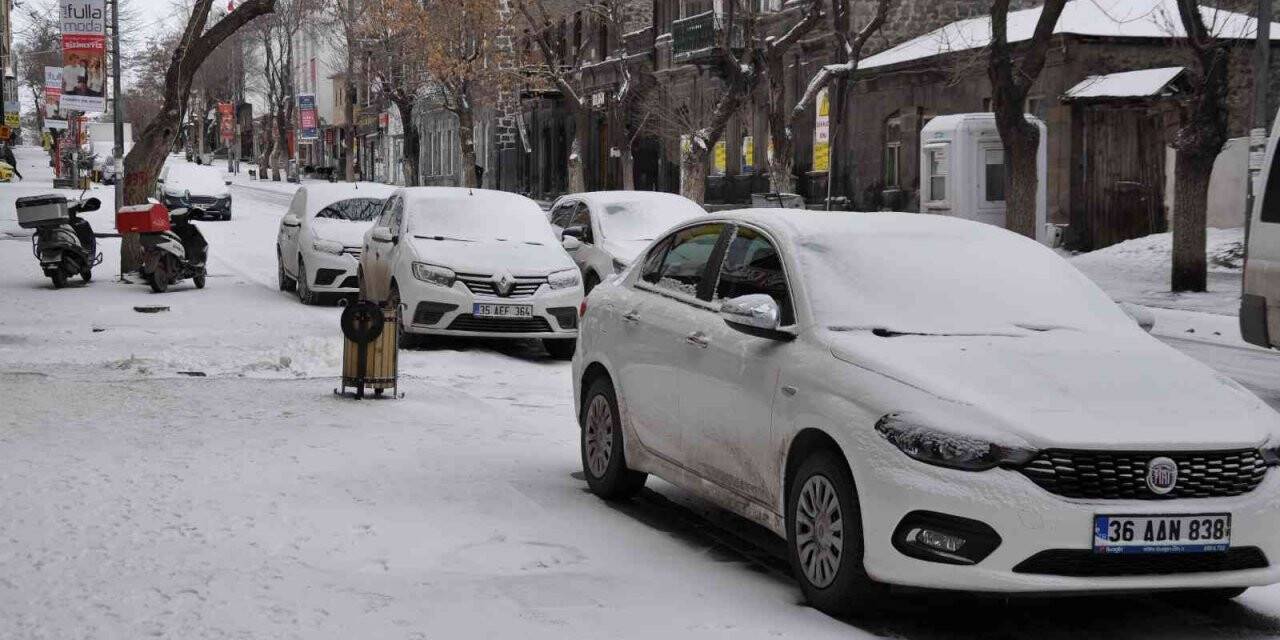 Kars’ta okullara kar tatili
