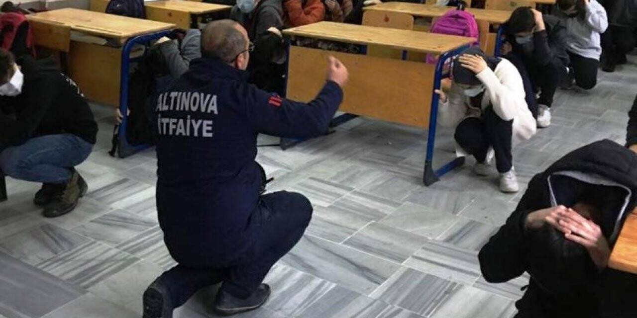 Öğrencilere, deprem ve yangın tatbikatı