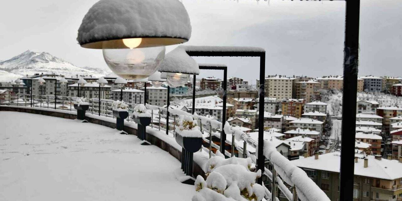 Mamak beyaza büründü