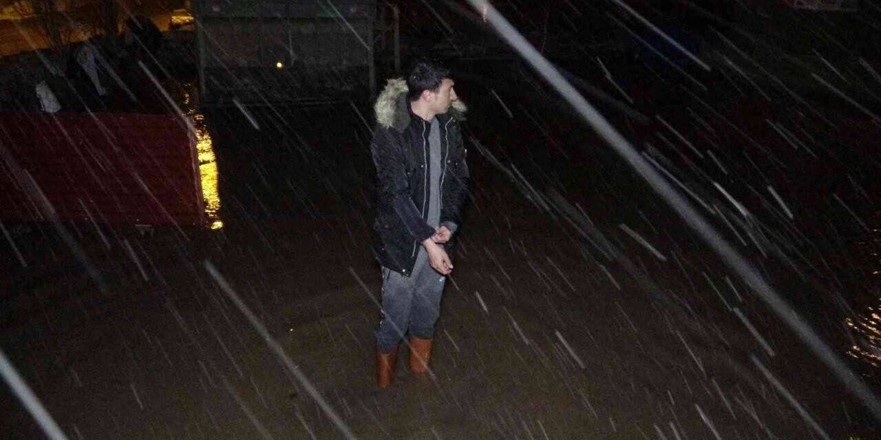 Ardahan’da ev ve ahırlar sular altında