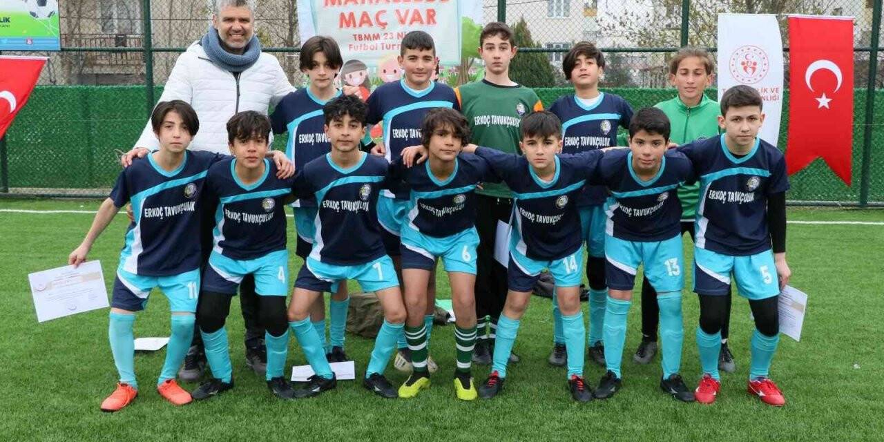 Manisa’da ’Mahallede Maç Var Turnuvası’nın şampiyonları belli oldu