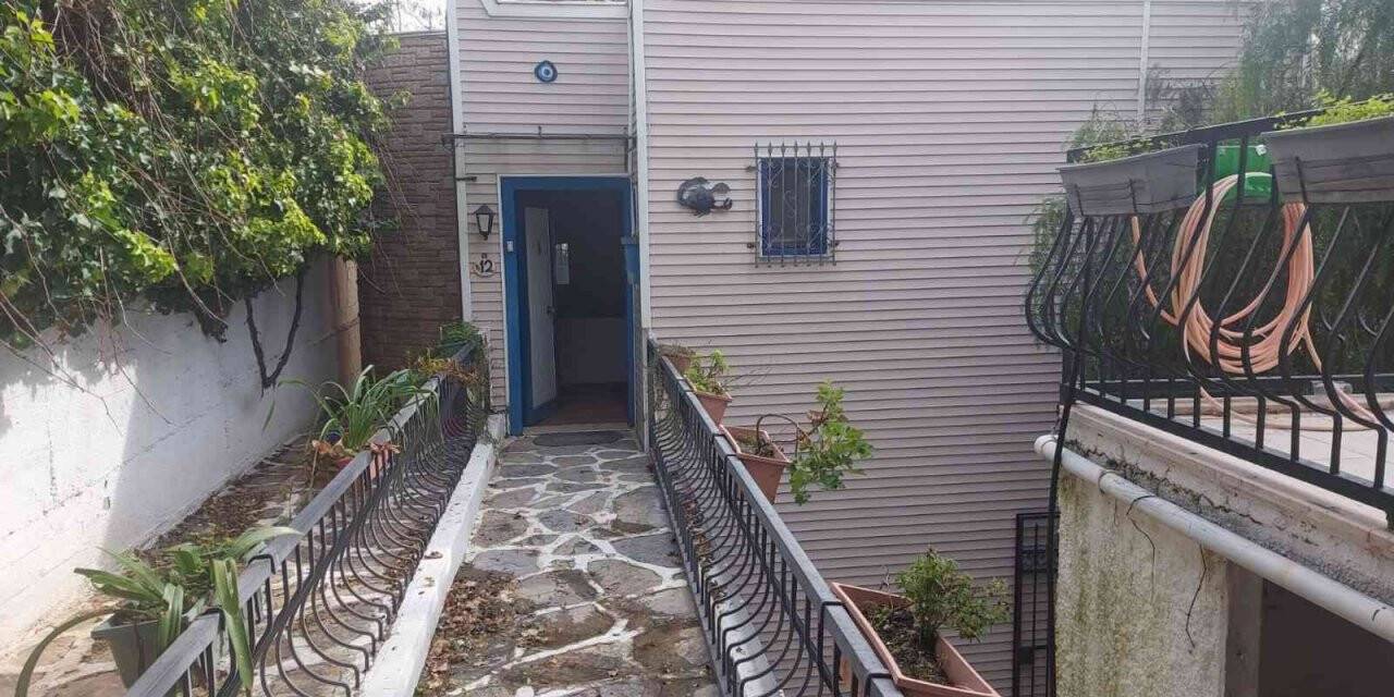 Akrep Nalan evinde ölü bulundu