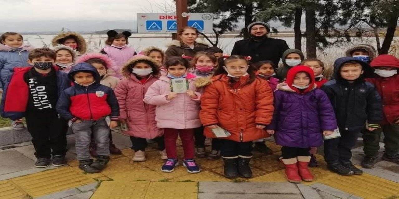 Minik öğrenciler, kuşlara hayran kaldı