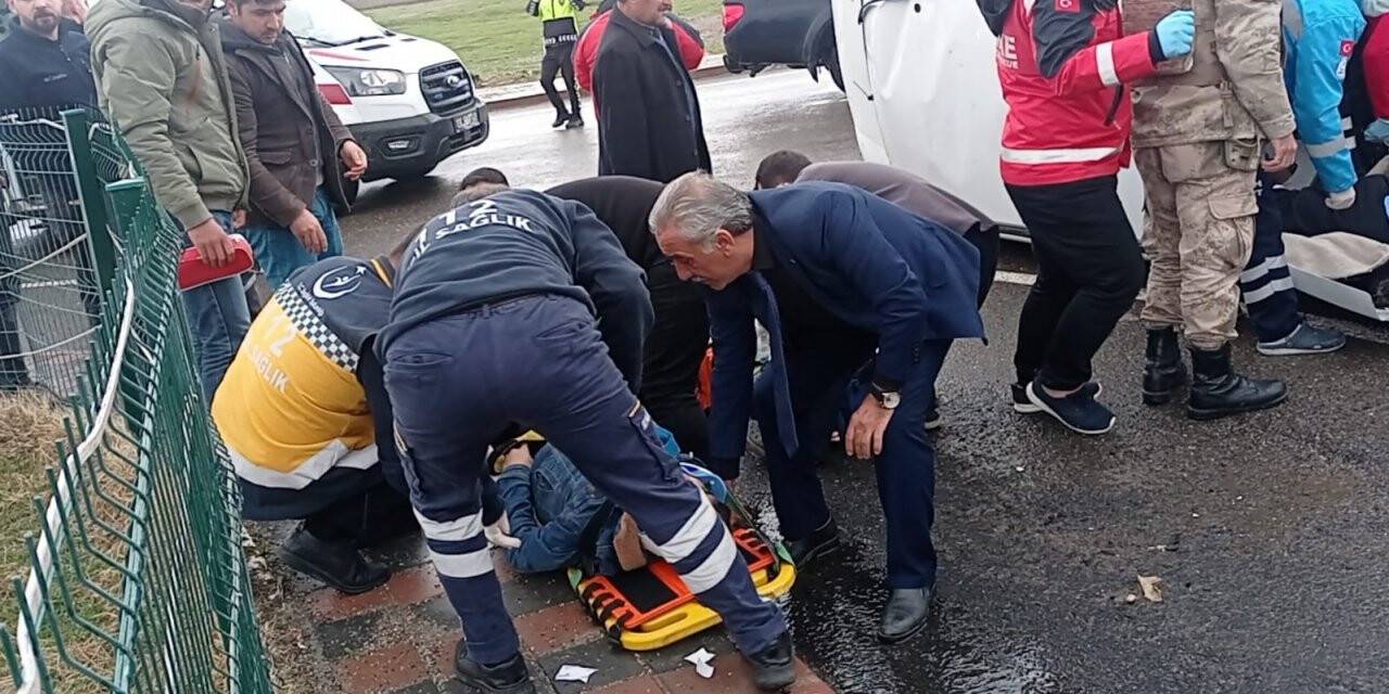 Siirt’te askeri araç ile sivil araç çarpıştı: 5 yaralı