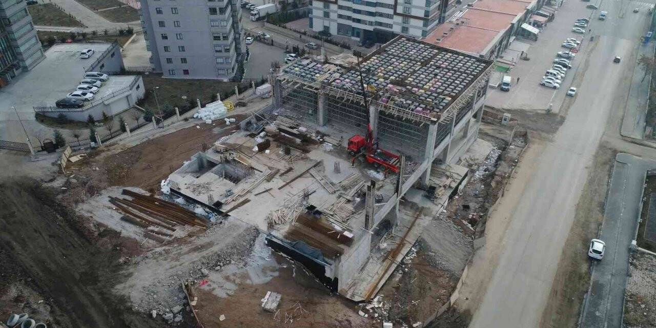 Pursaklar’da Ticaret Merkezi ve Modern Kapalı Pazar Alanı yükseliyor