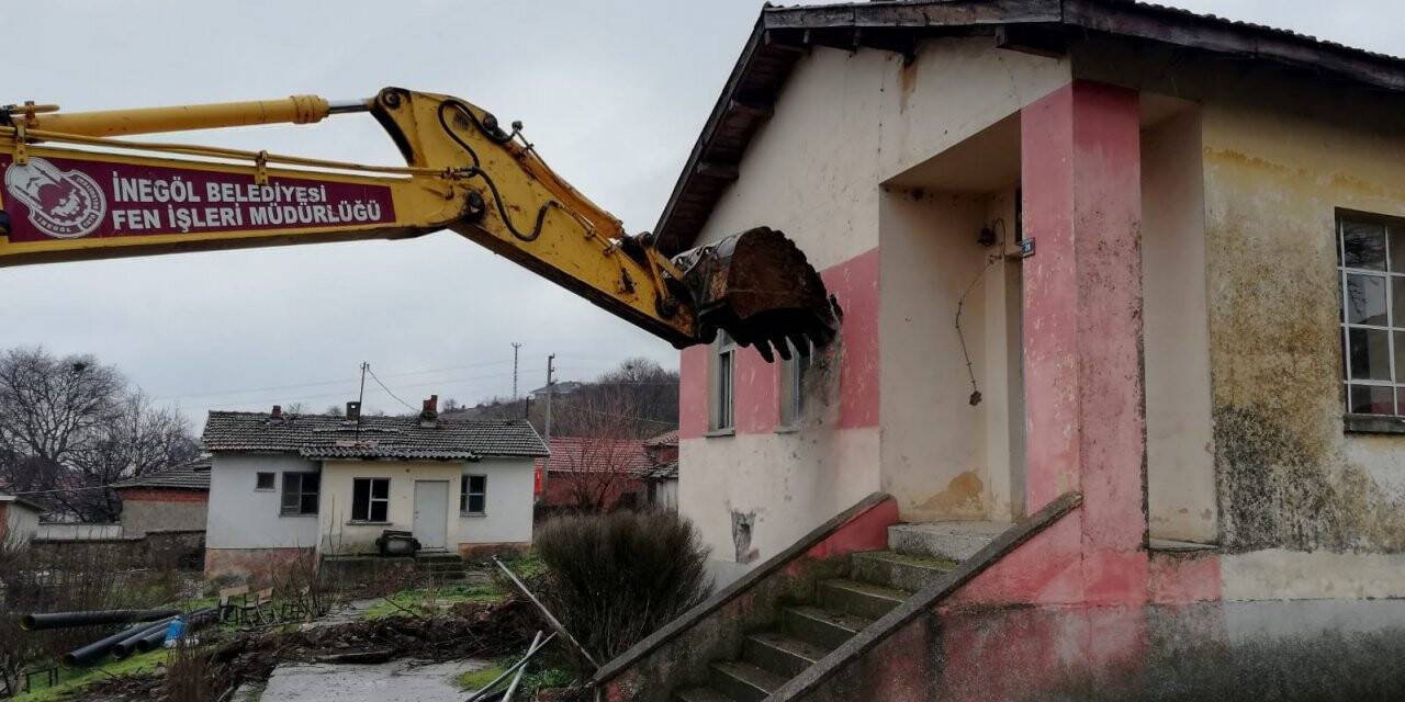 Metruk yapı ve eski okul binalarının yıkımı gerçekleşti
