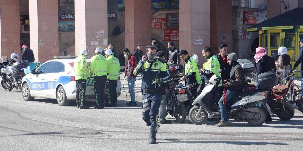 Şanlıurfa’da motosiklet sürücülerine ceza yağdı