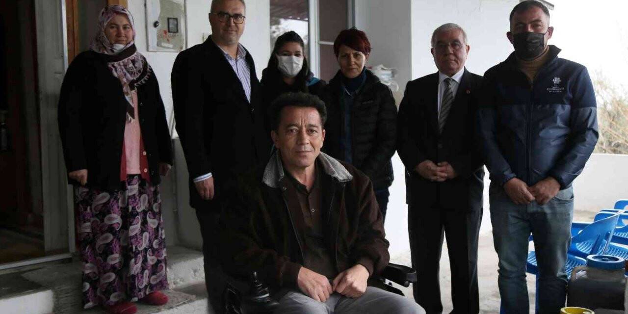Başkan Çerçioğlu MS hastası muhtarın akülü tekerlekli sandalye talebini yerine getirdi
