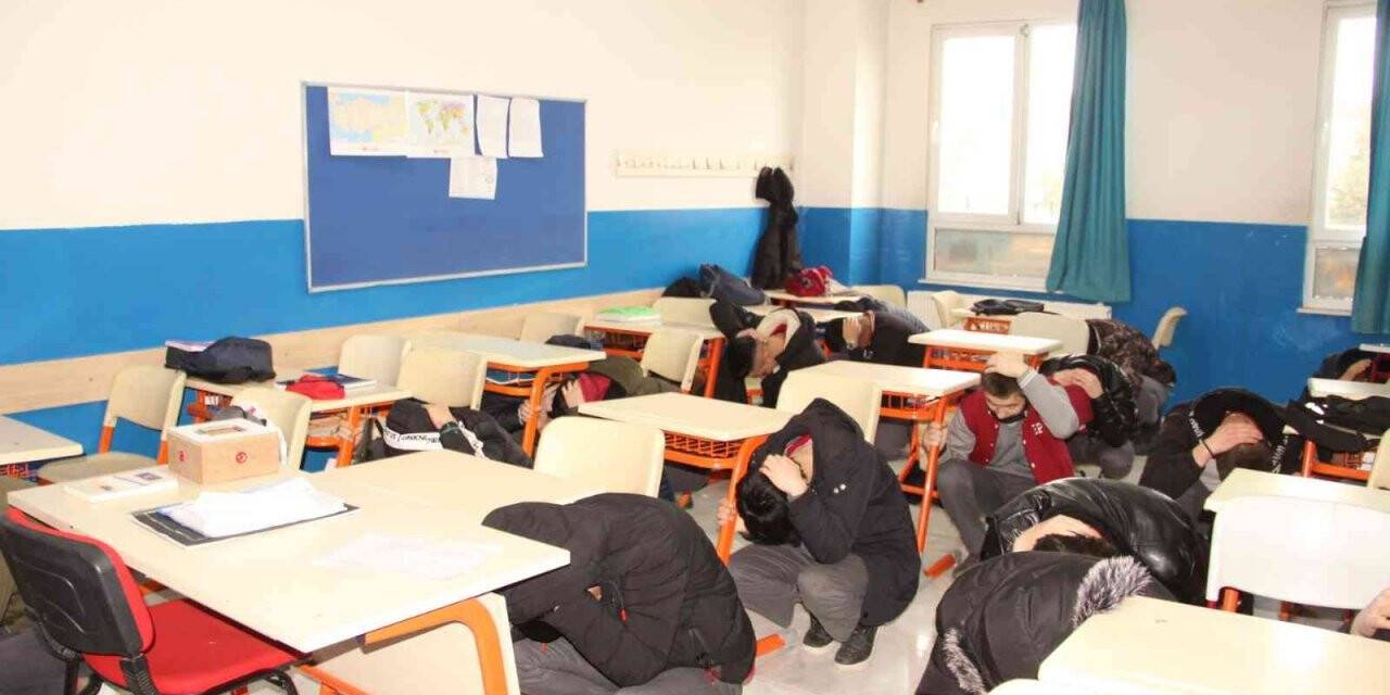 Okul zili yerine, alarm zilleri çaldı