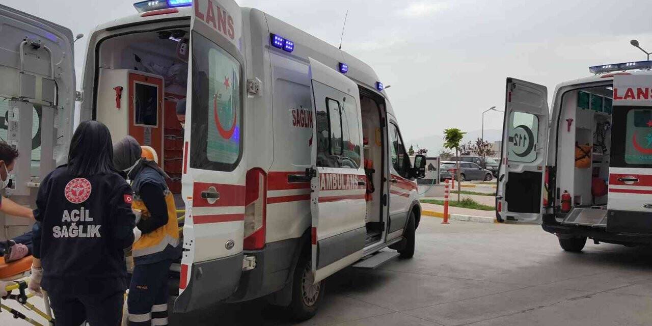 Çayırlı’da minibüs devrildi: 8 yaralı