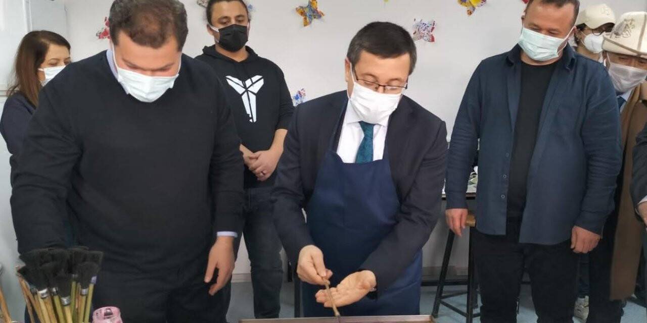 Geleneksel Türk Ebru Sanatı Atölyesine törenli açılış