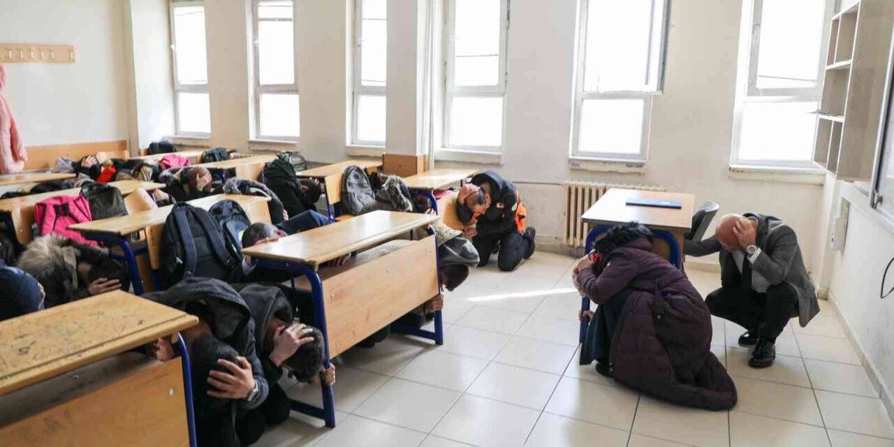 Ağrı’da afet tatbikatı düzenlendi