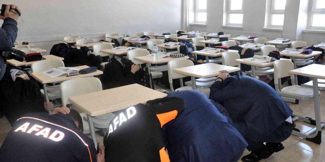 Yozgat’ta tüm okullarda deprem tatbikatı yapıldı