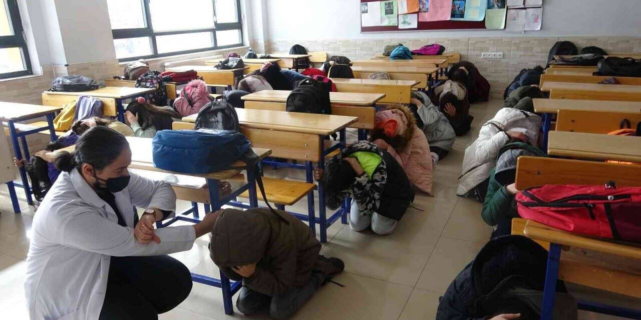 Tatbikatta depremden böyle korundular