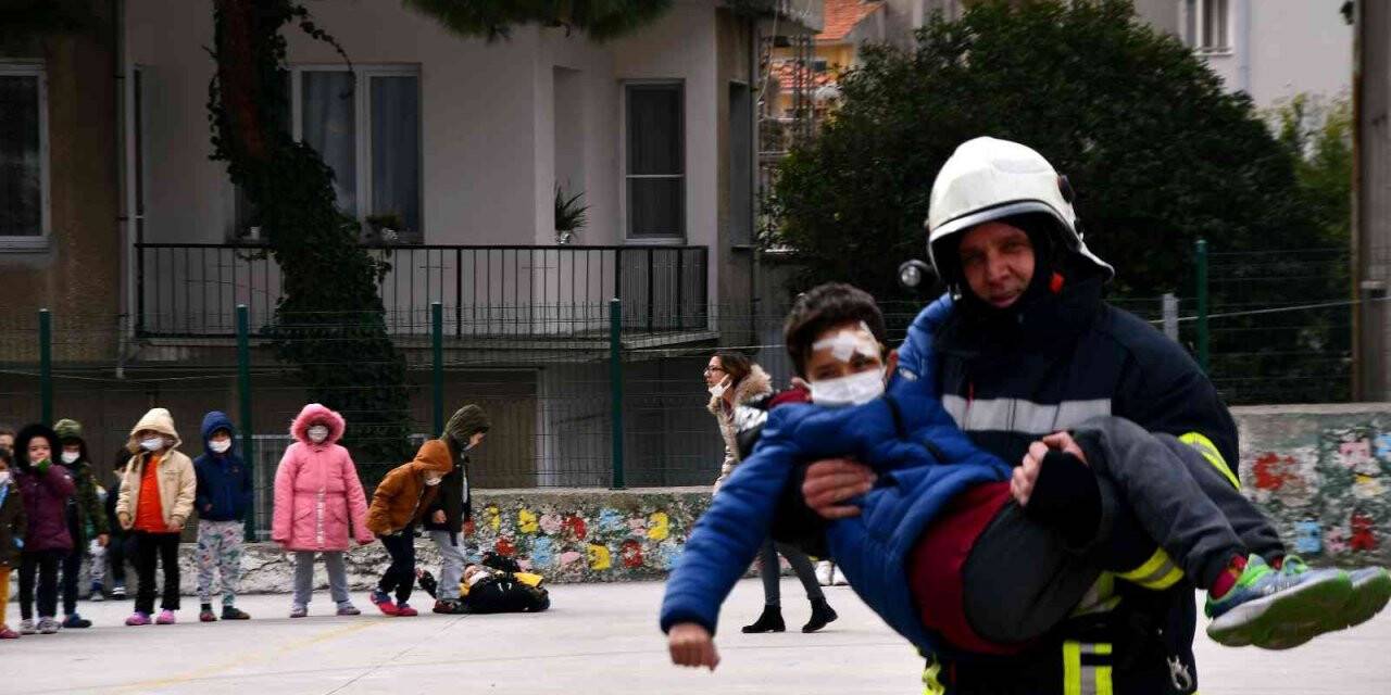 Söke’de gerçeğini aratmayan deprem tatbikatı