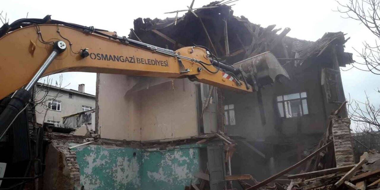Osmangazi’de metruk bina temizliği