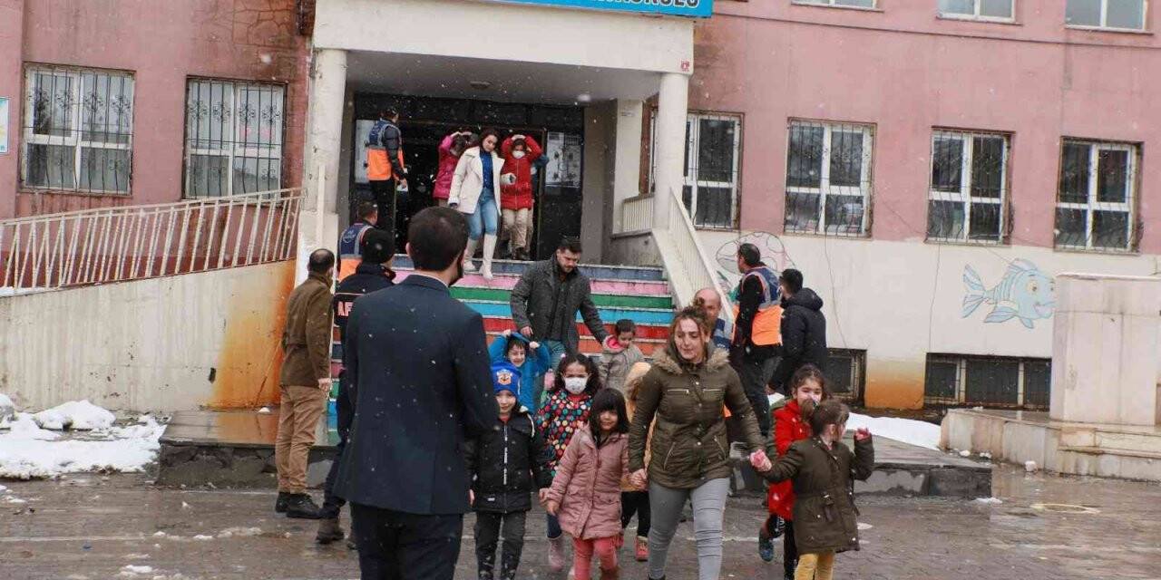 Hakkari’deki 369 okulda deprem tahliye tatbikatı