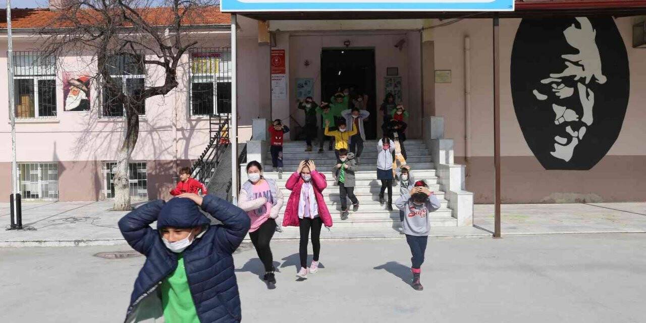 Yatağan Kıbrıs İlkokulu’nda tahliye tatbikatı yapıldı