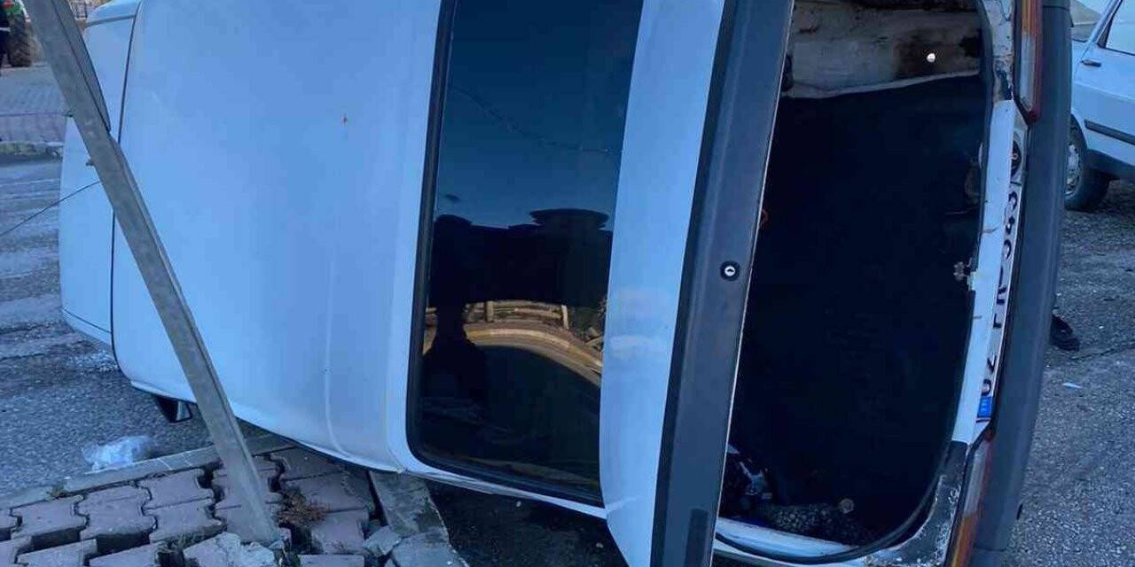 İki otomobil çarpıştı: 1 yaralı