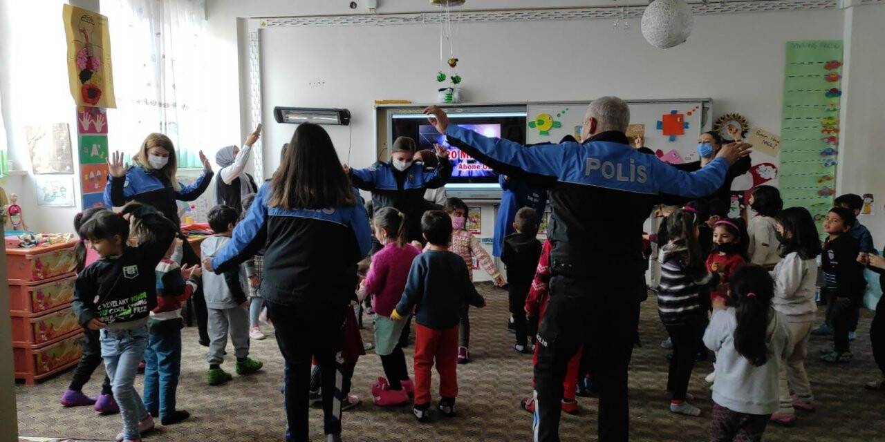 Minik öğrencilere polislik mesleği tanıtıldı