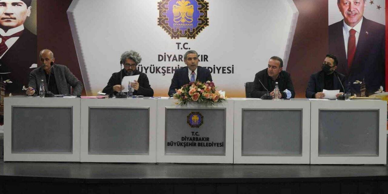 Diyarbakır’da toplu ulaşım ihalesinde 25 hat için teklif verildi