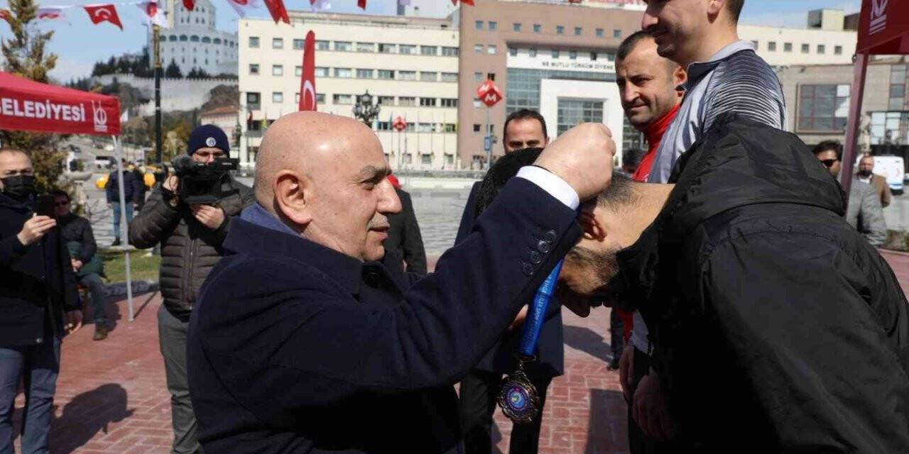 Engelsiz sporcular olimpiyatlar için Keçiören’de yarıştı