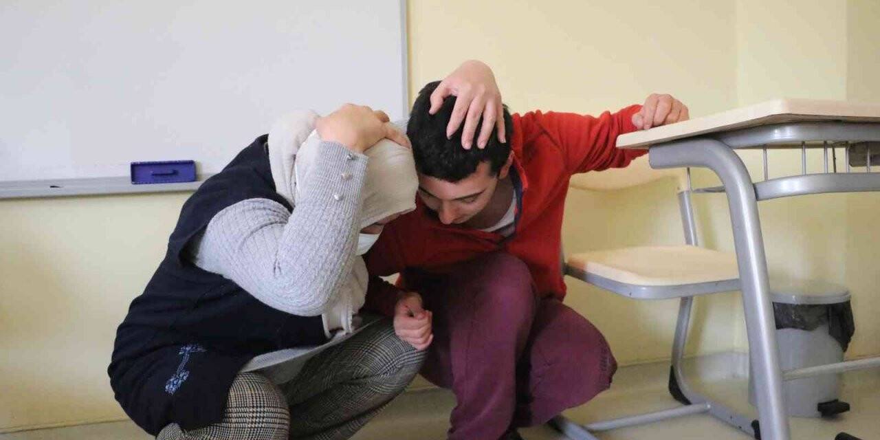 Özel öğrenciler deprem gerçeğini tatbikatla öğrendi