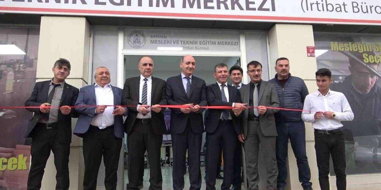 Vatandaşlara 33 alanda 181 dalda eğitim verecek mesleki ve teknik eğitim bürosu açıldı