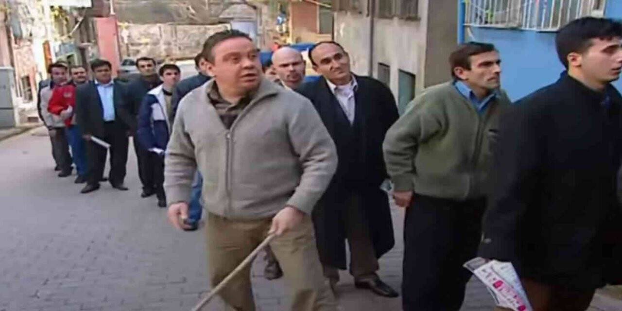 Çocukluk hayalini gerçekleştirmek için köyden şehre giderek 21 dizide oynadı